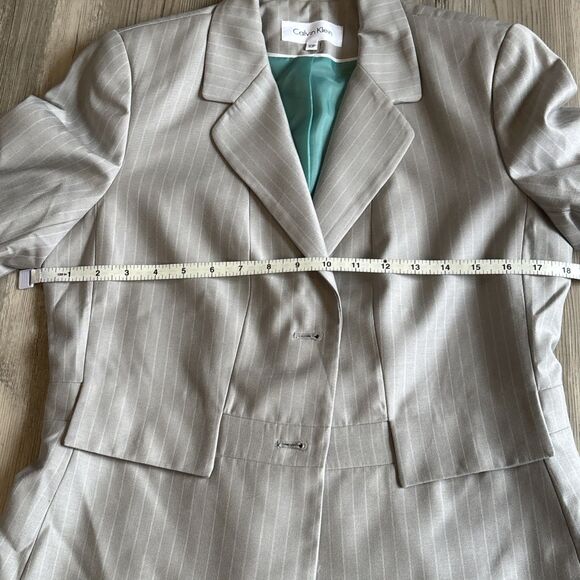 Calvin Klein Women’s Light Gray Pinstriped Suit Jacket Blazer /Pockets Size 10P - Picture 8 of 9